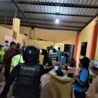 El fiscal allanó la casa donde supuestamente encontró a las sexo-servidoras junto a los hombres, bebiendo alcohol.