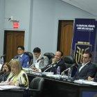 Francisco Egas (c) y Jaime Estrada (a su derecha), en una reunión que se dio en la sede de la FEF en Guayaquil en 2019.