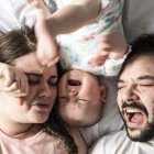  Con la llegada de ‘la bendición’ lo más seguro es que las largas horas de ‘ruquear’ que tenías lleguen a su fin. ¿Cuantas horas pierden de sueño los padres primerizos?  