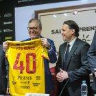  La sala de prensa del Estadio Monumental lleva de nombre Vito Muñoz Ugarte, en homenaje al periodista que cumple cuarenta años de vida profesional.  