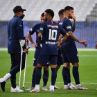 El delantero francés Kylian Mbappé será baja durante tres semanas por un esguince en el tobillo derecho.