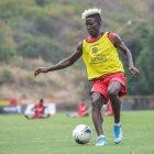 El delantero Adonis Preciado en el entrenamiento del ídolo del astillero.