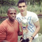 Raúl JIménez en una foto del recuerdo con su compañero y pana Cristhian Benítez