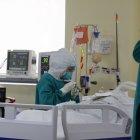 Un hombre fue en estado crítico a un centro de salud, pero lo derivaron a un hospital.