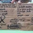 Uno de los escritos con las advertencias dejadas junto al carro del comisario municipal.