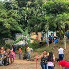  Padres de familia se unieron para cumplir labores de aseo a una institución educativa en Monte Sinaí.  
