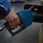  Las gasolinas tipo Extra y Ecopaís pasan de 1.48 a 1.85 dólares por galón. 