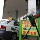  Referencial. La gasolina súper subió desde el 27 de agosto. Se analiza algo similar para el diésel industrial.  