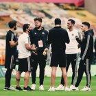 El delantero Leonardo Campana (segundo de la derecha) llegó a los Wolves en enero pasado.