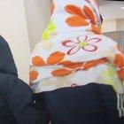 Jefferson Torres acudió a la Fiscalía para asentar la denuncia. Estaba acompañado de familiares y cubría su rostro con una sábana.