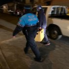 Varias jabas de cerveza fueron decomisadas del lugar.