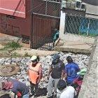 Vecinos de La Comuna se juntaron para realizar trabajos en un pasaje.