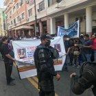 Los empleados y dueños de bares exigen no ser discriminados.