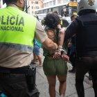 La trans de nacionalidad colombiana ofrecía a la adolescente a cambio de dinero.