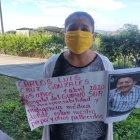 La mujer ha participado en plantones junto a otras personas quienes atraviesan por la misma calamidad.