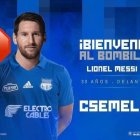 Lionel Messi con la camiseta del Emelec.