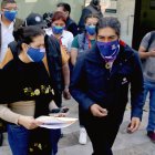 Yaku Pérez acudió a la Corte Constitucional acompañado de un grupo de simpatizantes.