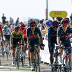 Richard Carapaz (c) agradeció el apoyo que ha recibido desde Ecuador. La Locomotora del Carchi se ubica en el vigésimo lugar del Tour de Francia.