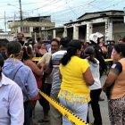 Familares del joven esperaban al levantamiento de su cadáver el viernes 4 de septiembre.