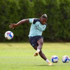 Para la hinchada, el esmeraldeño Pervis Estupiñán es fijo en defensa o media cancha