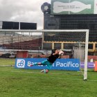 Marissa Tamayo vuela de palo a palo. Es el ‘candado’ del arco morlaco.