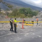 Las dos personas fueron aplastadas por el muro.