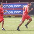 Matias Oyola y Gabriel Marques entrenando en Barcelona, los amarillos tienen que ganar y depender de los resultados de Liga de Quito.
