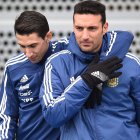 El técnico Lionel Scaloni (d) dirigió a Ángel Di María en la Copa América de Brasil 2019, donde se quedaron con la medalla de bronce.