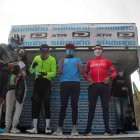 Jorge Montenegro (c9 fue el ganador del Reto 04 y estuvo escoltado por Robinson Chalapud (i) y Byron Guamá (d).