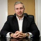 El empresario tiene planeado construir unos condominios en el terreno que ocupa el banco.