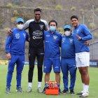 Alexander Domínguez (c) fue uno de los primeros en llegar al país, para unirse a los trabajos de la Tricolor.