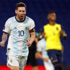 El jugador de Argentina Lionel Messi celebra el tanto que le marcó a Ecuador.