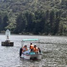 El paseo en bote es una de las principales actividades que se realiza en la laguna.