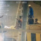 Los menores de edad aprovechaban la luz roja del semáforo para pedir dinero o limpiar parabrisas.