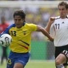 Paúl Ambrosi jugó con la Tricolor el mundial Alemania 2006. Disputó dos eliminatorias con la selección.