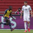 Moisés Caicedo y su gol ante Uruguay.