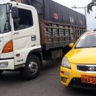 Los vehículos que retuvo la policía como evidencia del supuesto delito.