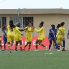 La delantera Jhojandry Monsalve (11) anotó un doblete en la victoria de Barcelona (2-0) ante Emelec en el Clásico del Astillero.