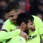 Lionel Messi (i) y Gerard Piqué son dos de los capitanes del FC Barcelona.