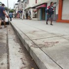 En este lugar, Gabriel Ortega recibió cuatro tiros. Ayer, moradores aún comentaban el hecho que los alarmó.DISPAROS 24 DE OCTUBRE DEL 2020 GUAYAQUIL-ECUADOR