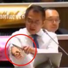 La escena del parlamentario tailandés cortándose las venas con un cuchillo.