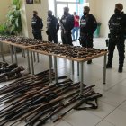 La policía mostró el arsenal retirado de las calles en los últimos 6 años en 22 cantones de Guayas.