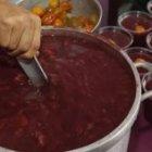 La preparación de la colada debe ser lenta para que se  concentre el sabor de la hierbas.