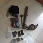 Vehículos y otros objetos se le decomisaron a los sospechosos de robo.