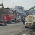Desde la noche del lunes 2 de noviembre, el Cuerpo de Bomberos batalla con el incendio.