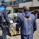 En Tumbaco, 35 comerciantes fueron retirados por no contar con permisos de realizar la actividad económica.