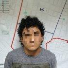 La Policía capturó a tres personas en posesión de una pistola y de cuatro celulares que no pudieron justificar.