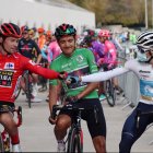 Primoz Roglic (i) y Richard Carapaz (c) fueron los únicos portadores del maillot rojo en la Vuelta a España.