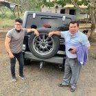 Una foto del recuerdo: Gerardo, 'el más queridoe, junto a su hermano, quien acaba de partir.