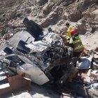 Camión cargado de víveres se estrelló contra una montaña en Pelileo.